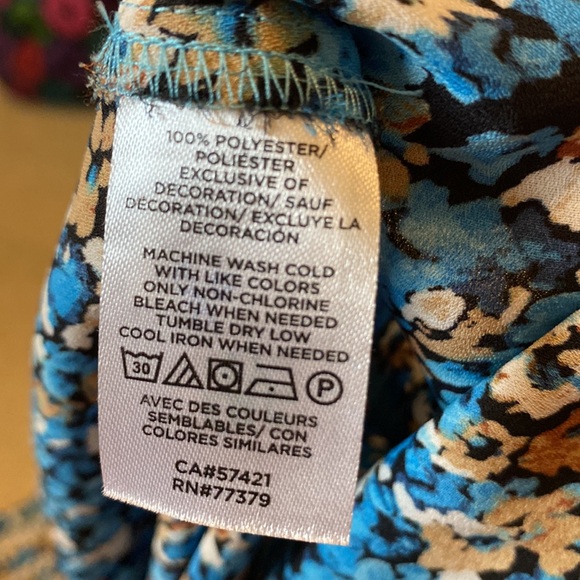 Ann Taylor Blouse - EUC - Picture 5 of 5